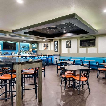 Clarion Inn & Suites Russellville I-40 Екстериор снимка