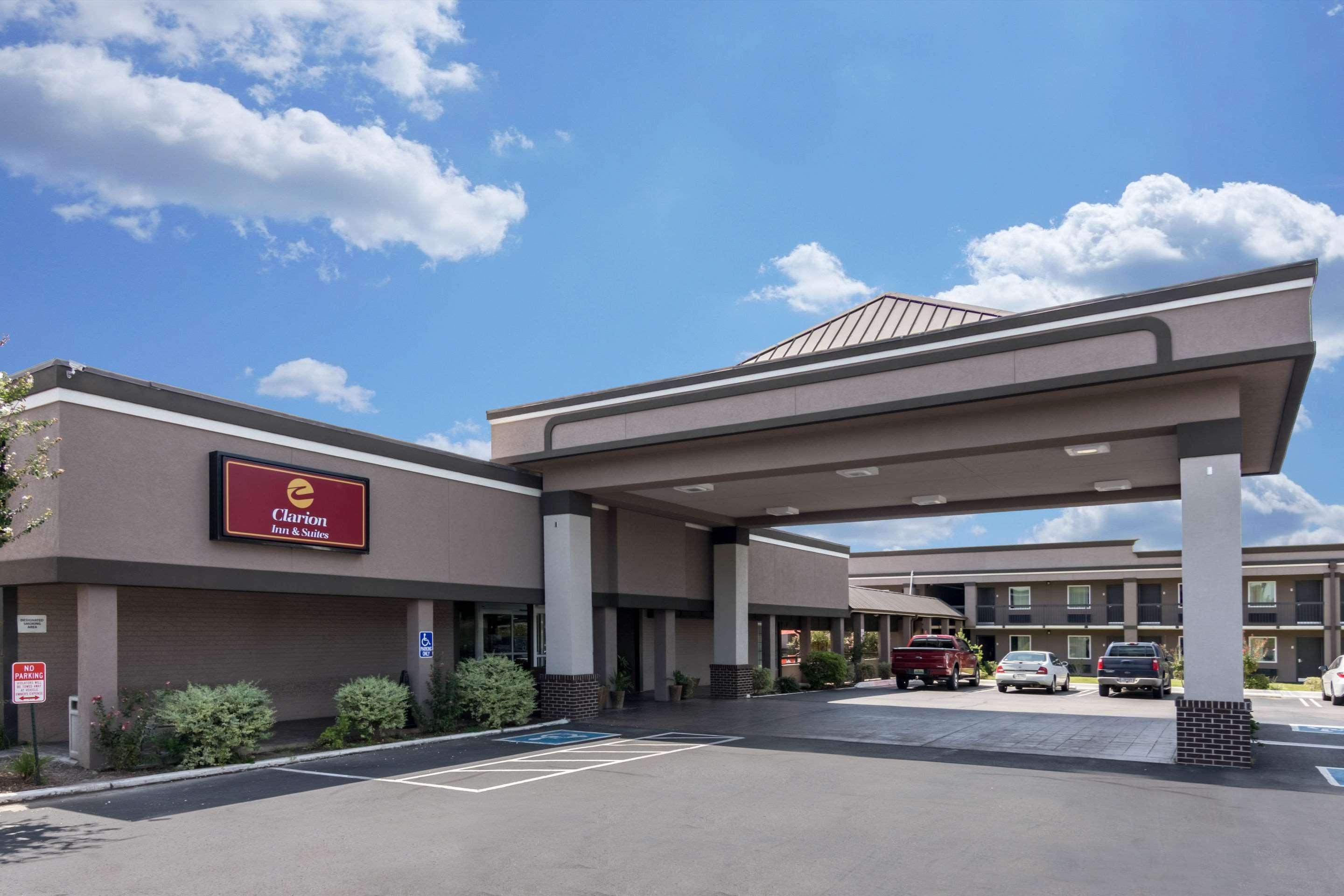 Clarion Inn & Suites Russellville I-40 Екстериор снимка
