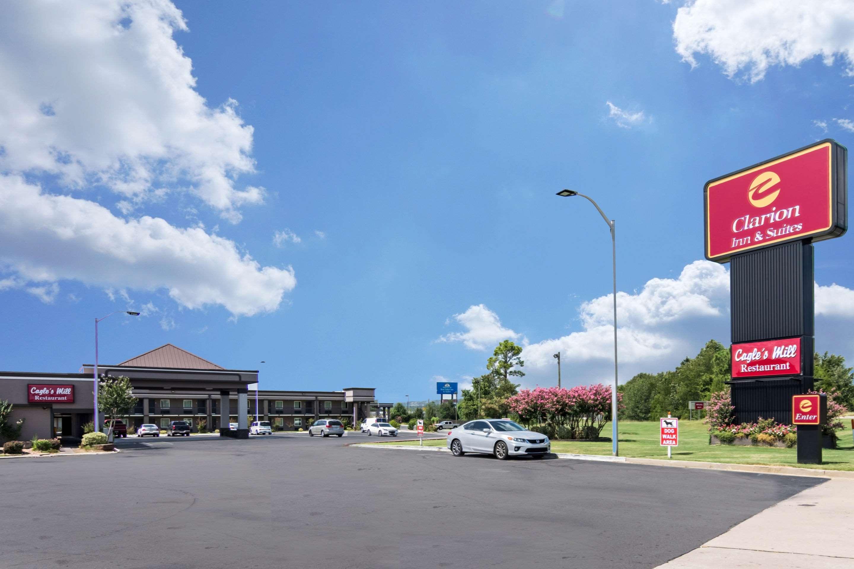Clarion Inn & Suites Russellville I-40 Екстериор снимка