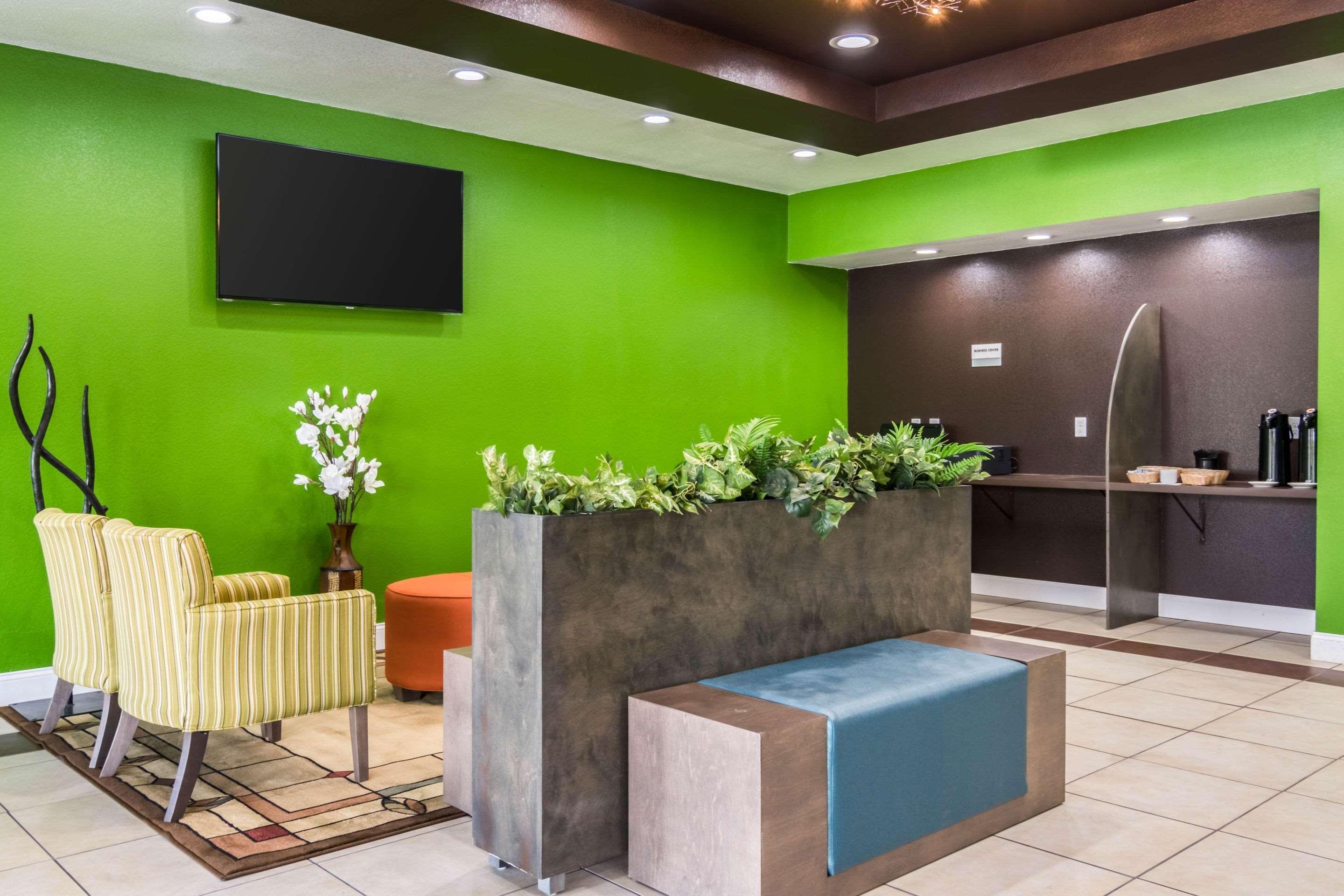 Clarion Inn & Suites Russellville I-40 Екстериор снимка