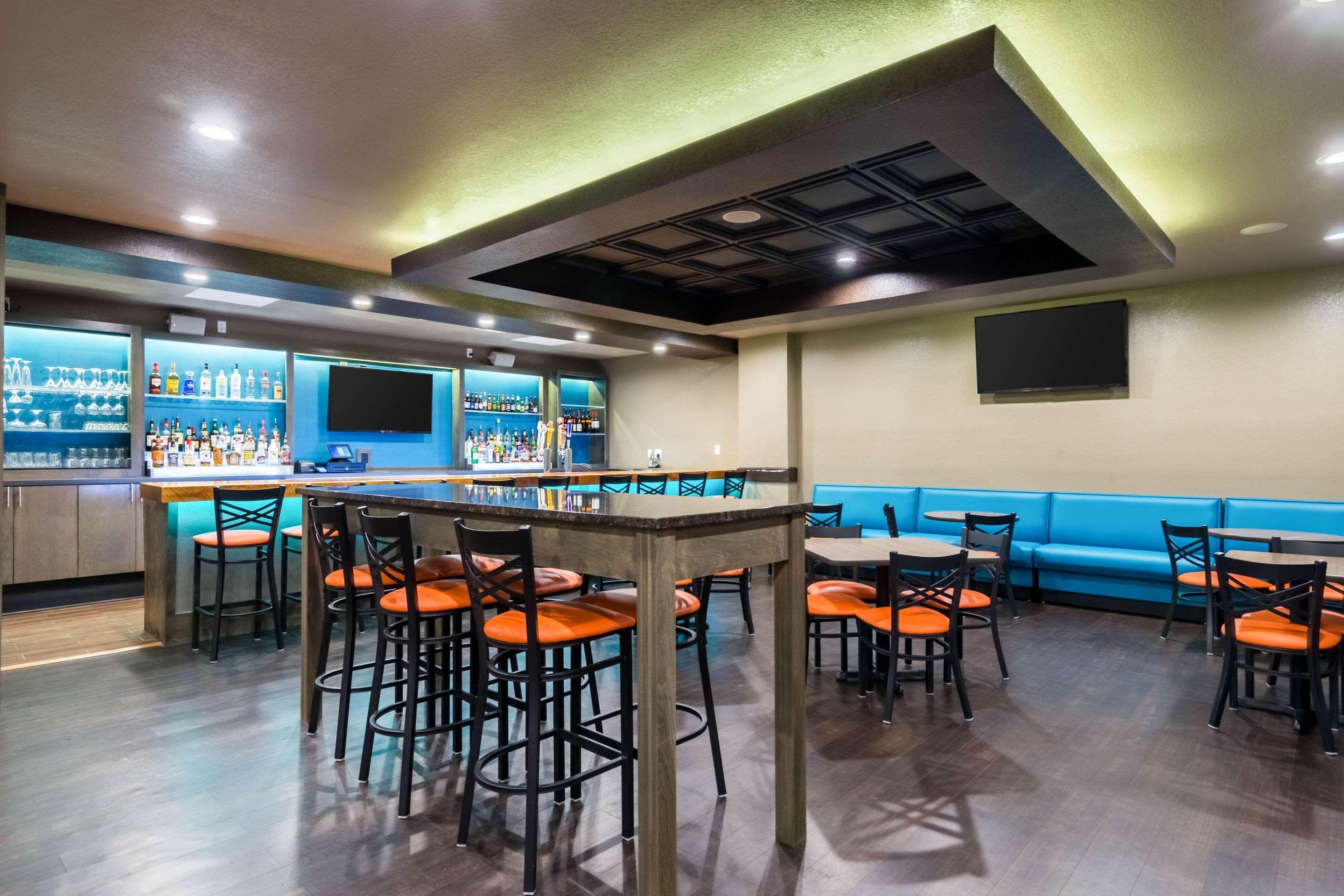 Clarion Inn & Suites Russellville I-40 Екстериор снимка