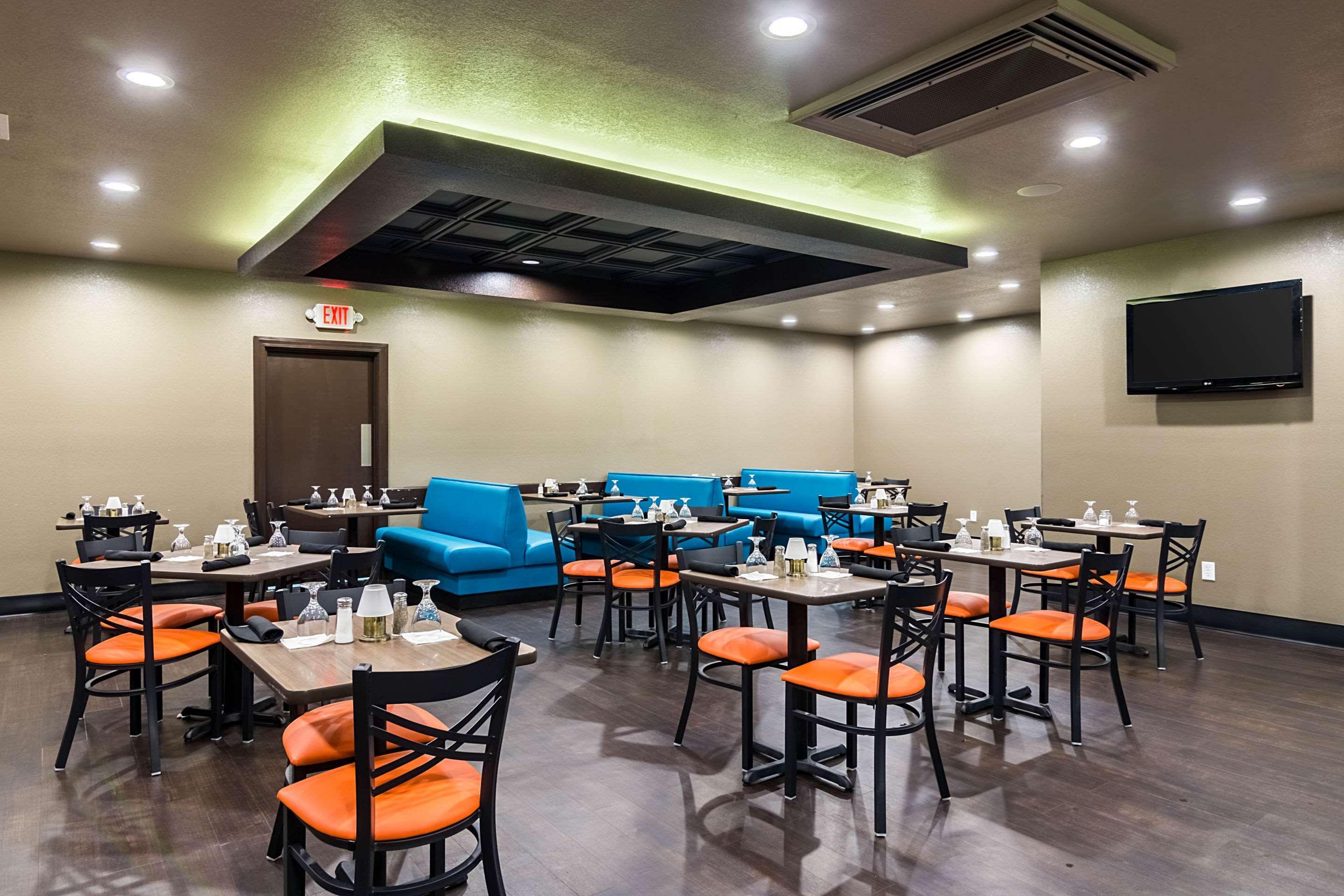 Clarion Inn & Suites Russellville I-40 Екстериор снимка