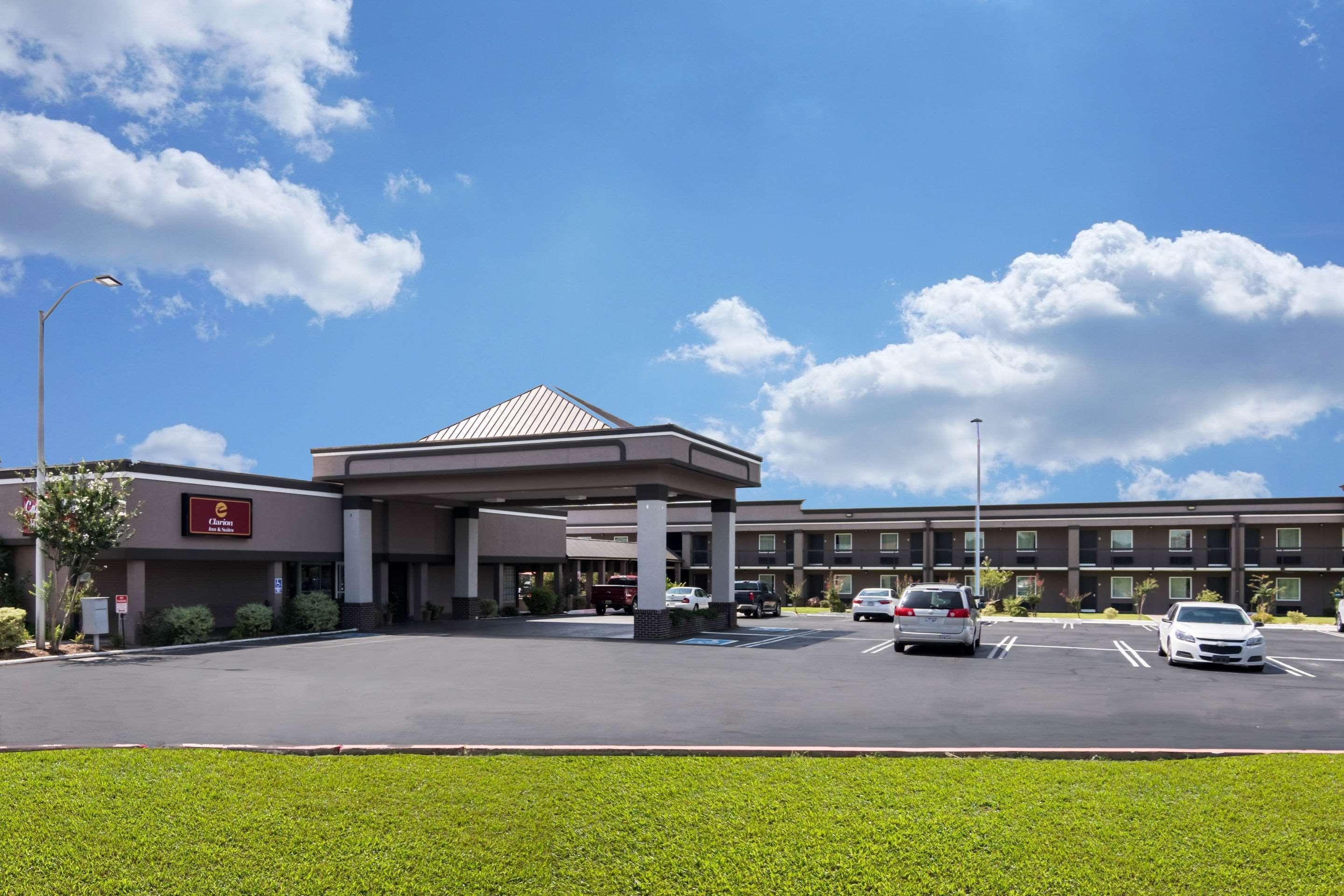 Clarion Inn & Suites Russellville I-40 Екстериор снимка