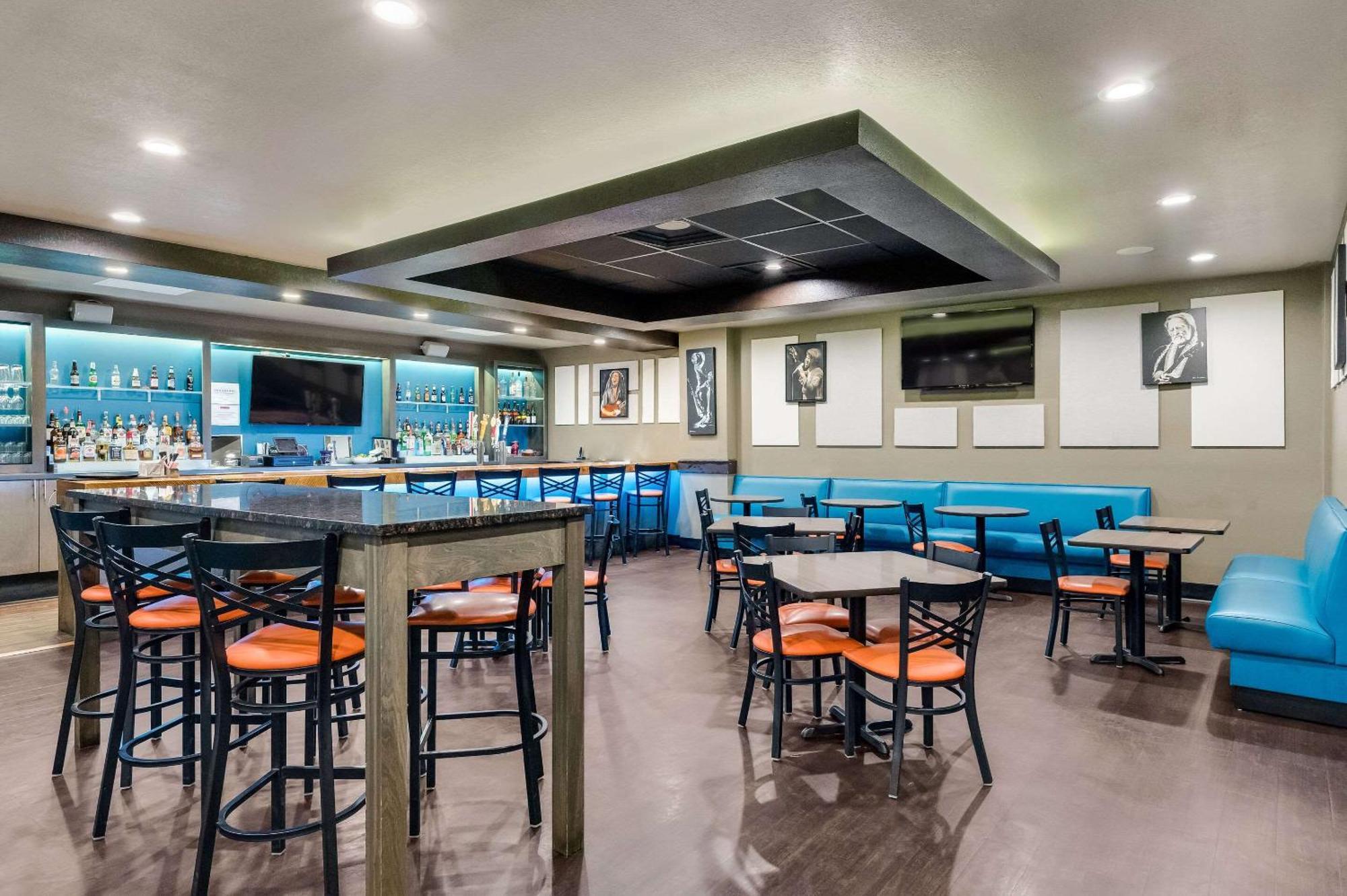 Clarion Inn & Suites Russellville I-40 Екстериор снимка