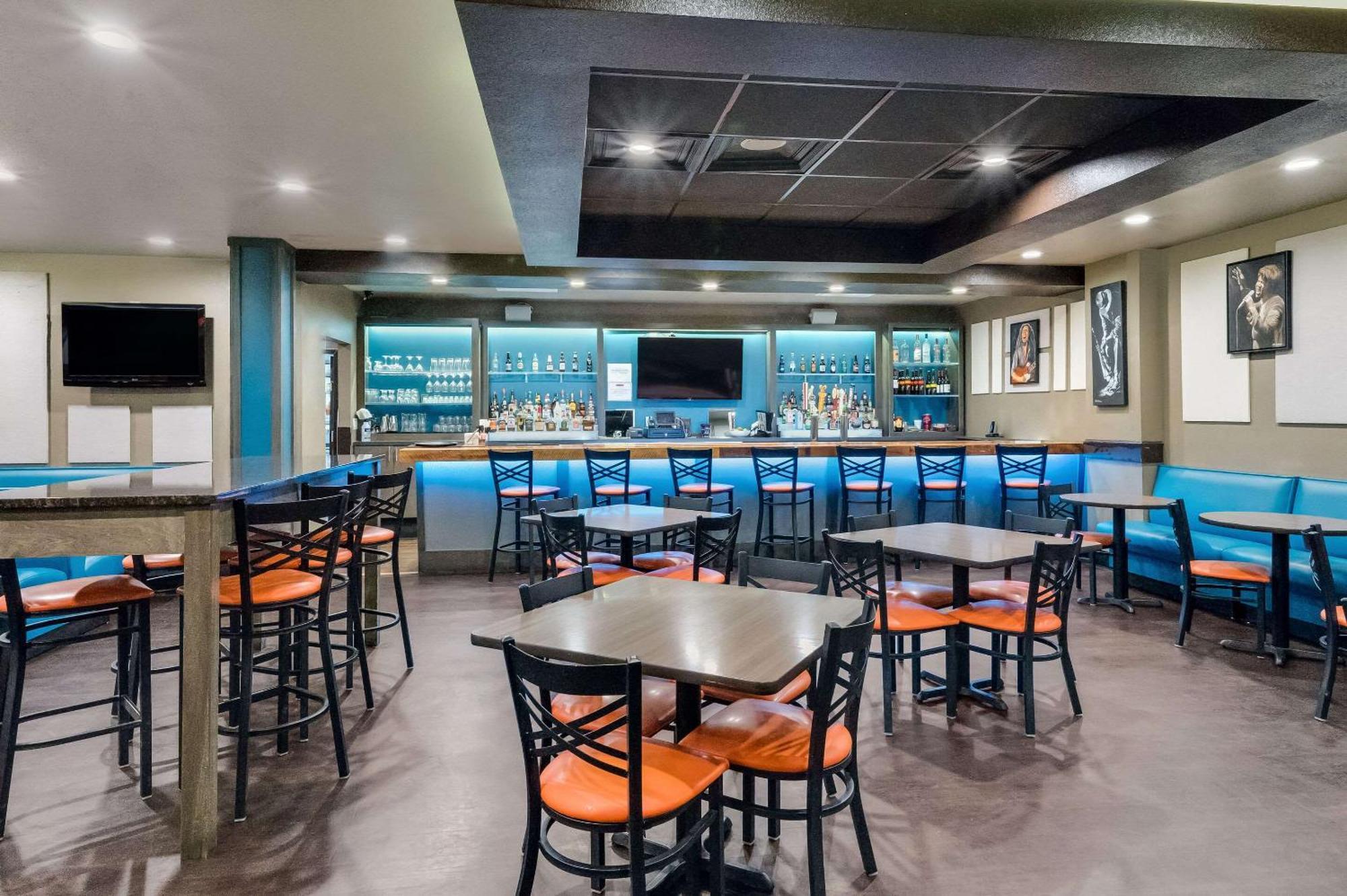 Clarion Inn & Suites Russellville I-40 Екстериор снимка