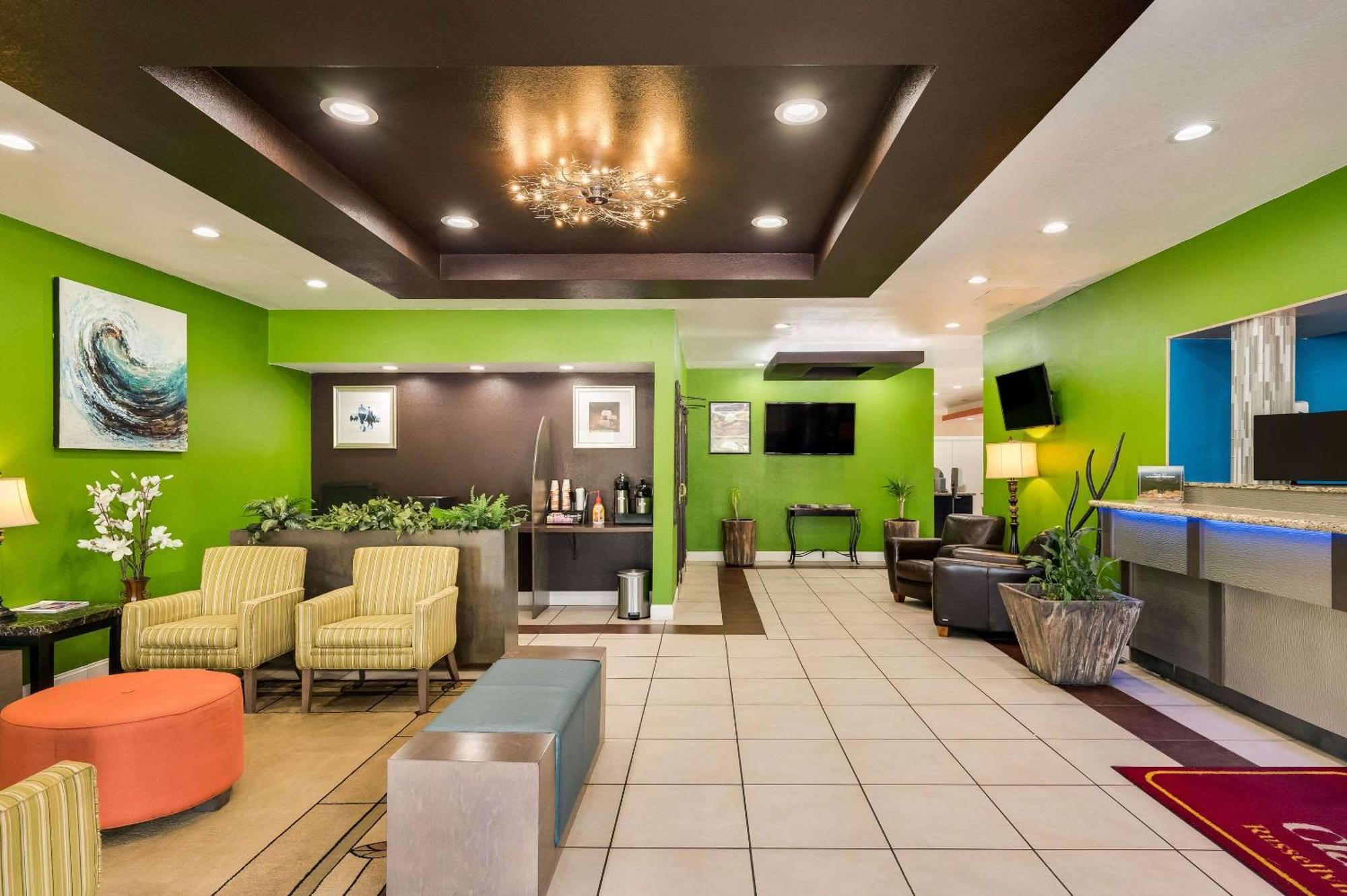 Clarion Inn & Suites Russellville I-40 Екстериор снимка