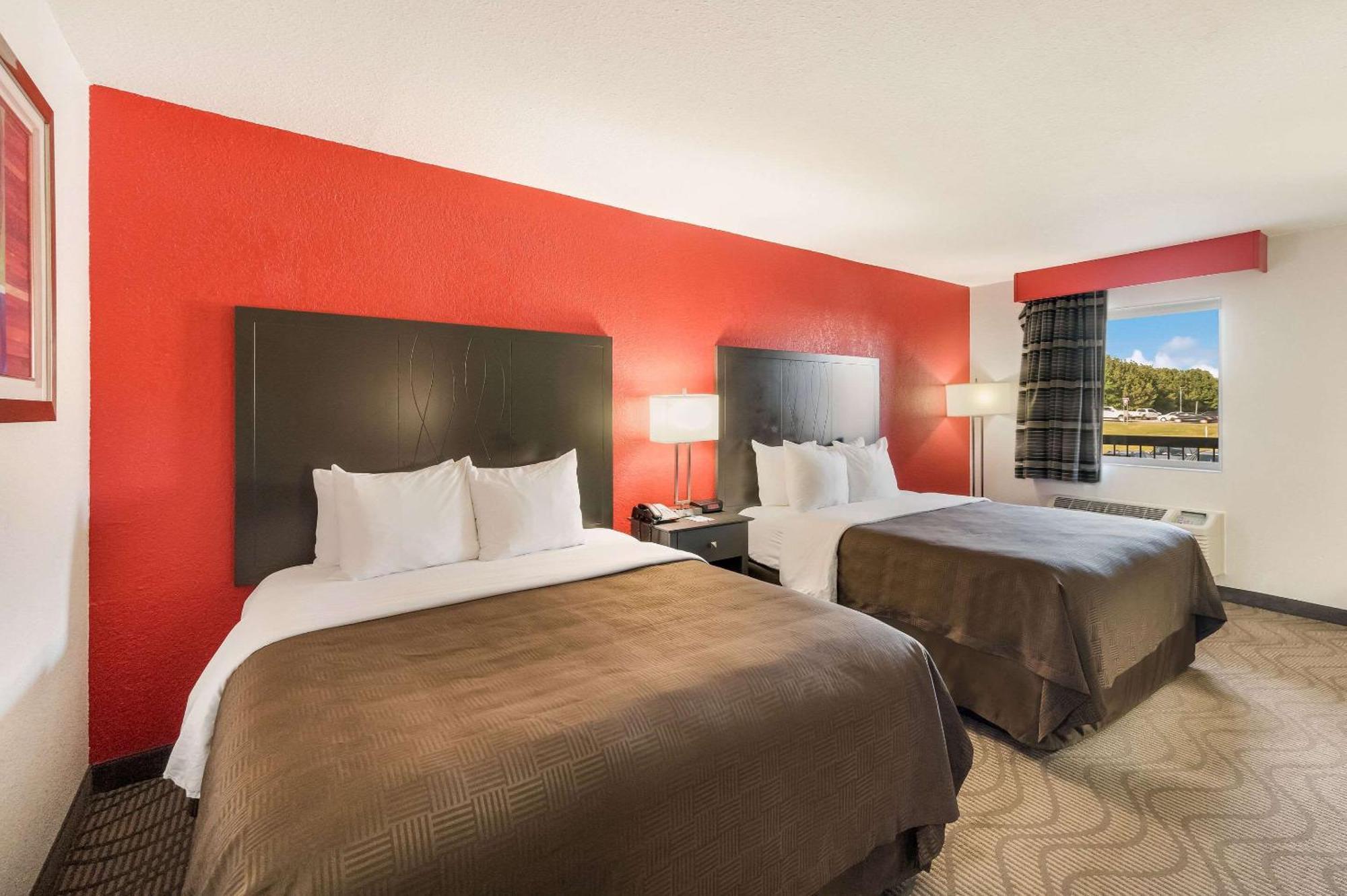 Clarion Inn & Suites Russellville I-40 Екстериор снимка