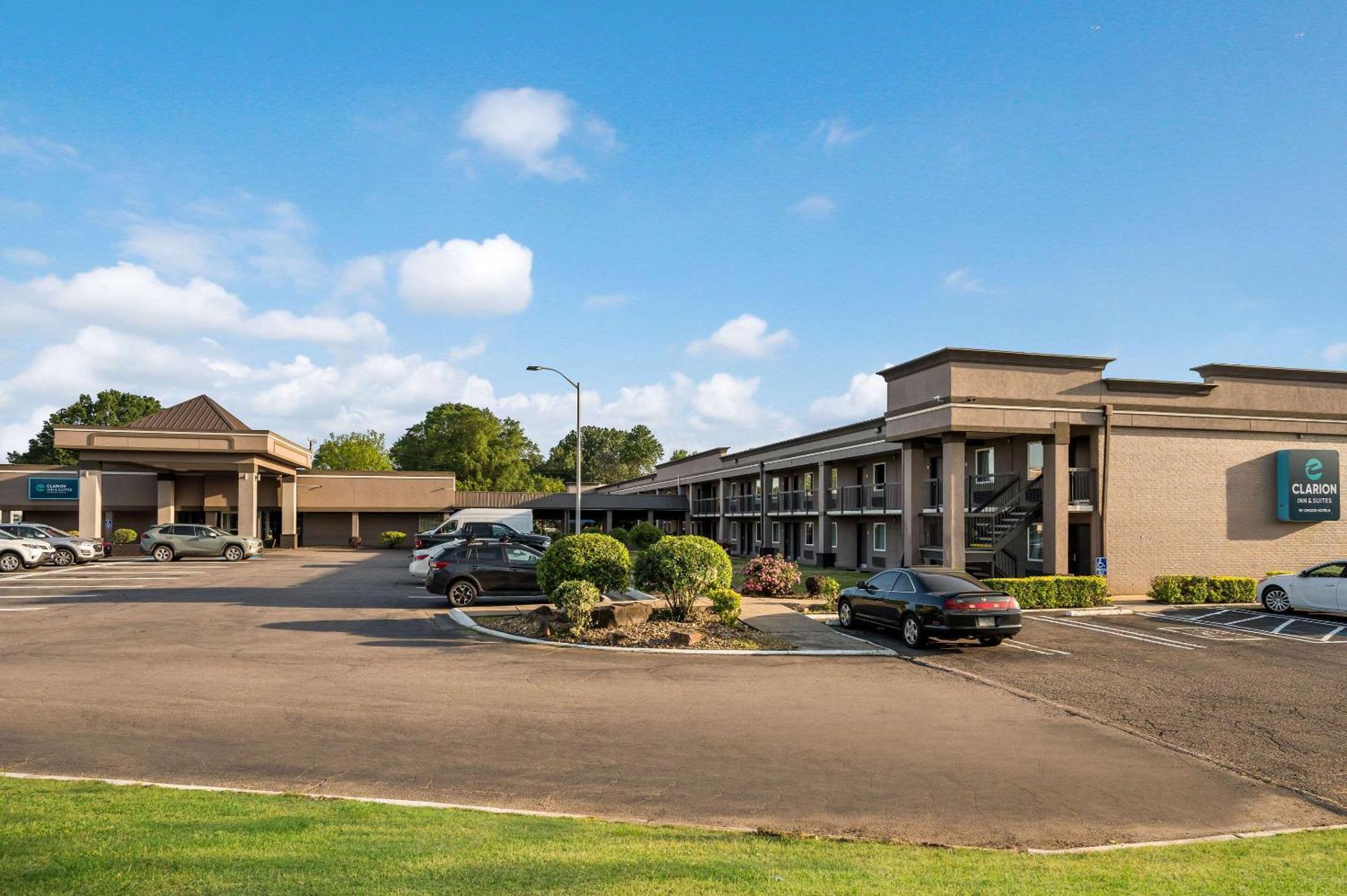 Clarion Inn & Suites Russellville I-40 Екстериор снимка